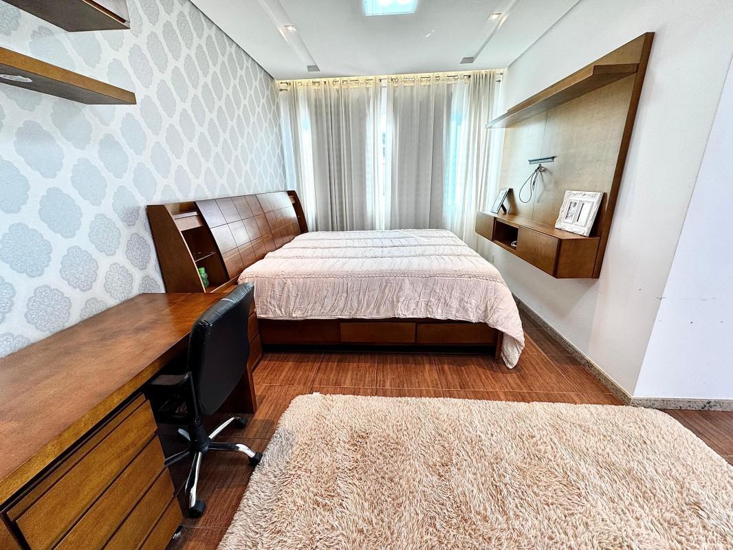 Casa, Parque Xangri-lá, 4 Quartos, 8 Vagas, 2 Suítes