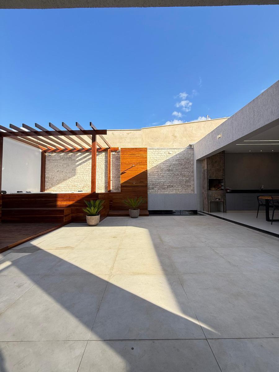 Casa, Trevo, 3 Quartos, 4 Vagas, 1 Suíte