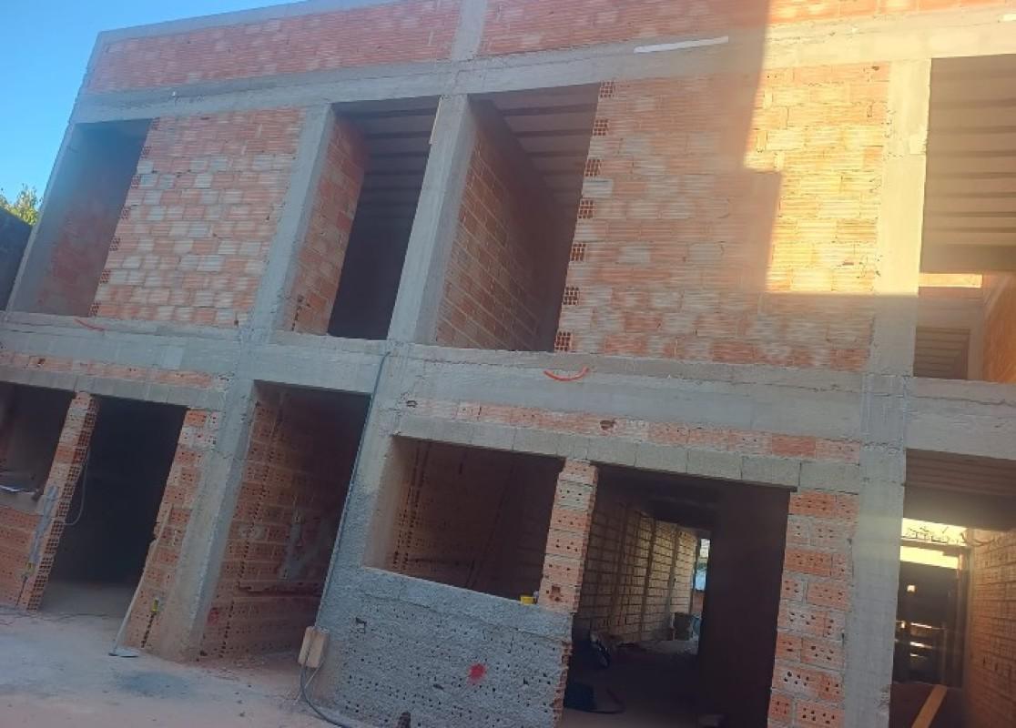 Casa, Europa, 3 Quartos, 2 Vagas, 1 Suíte