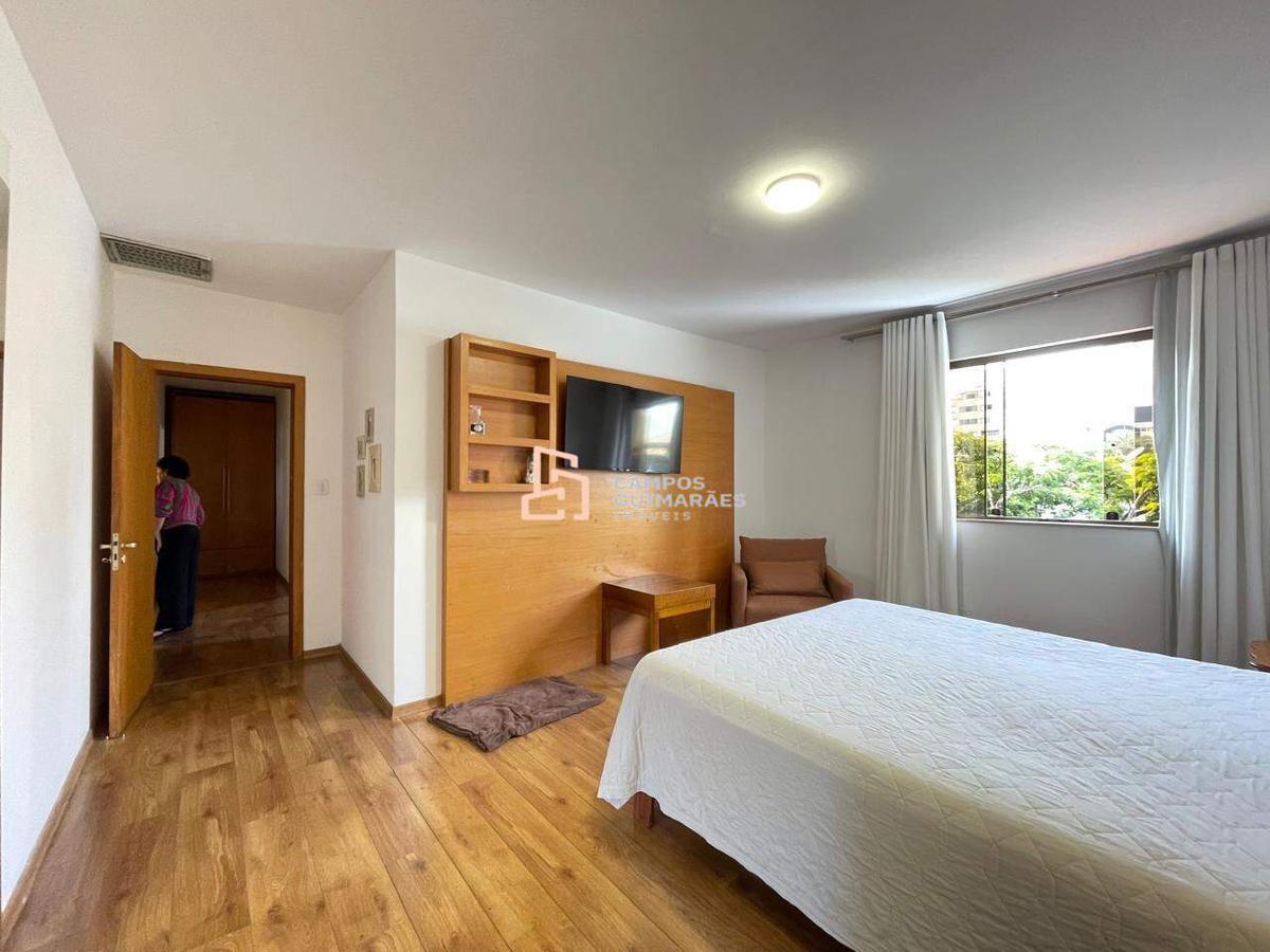 Casa, Castelo, 5 Quartos, 7 Vagas, 1 Suíte