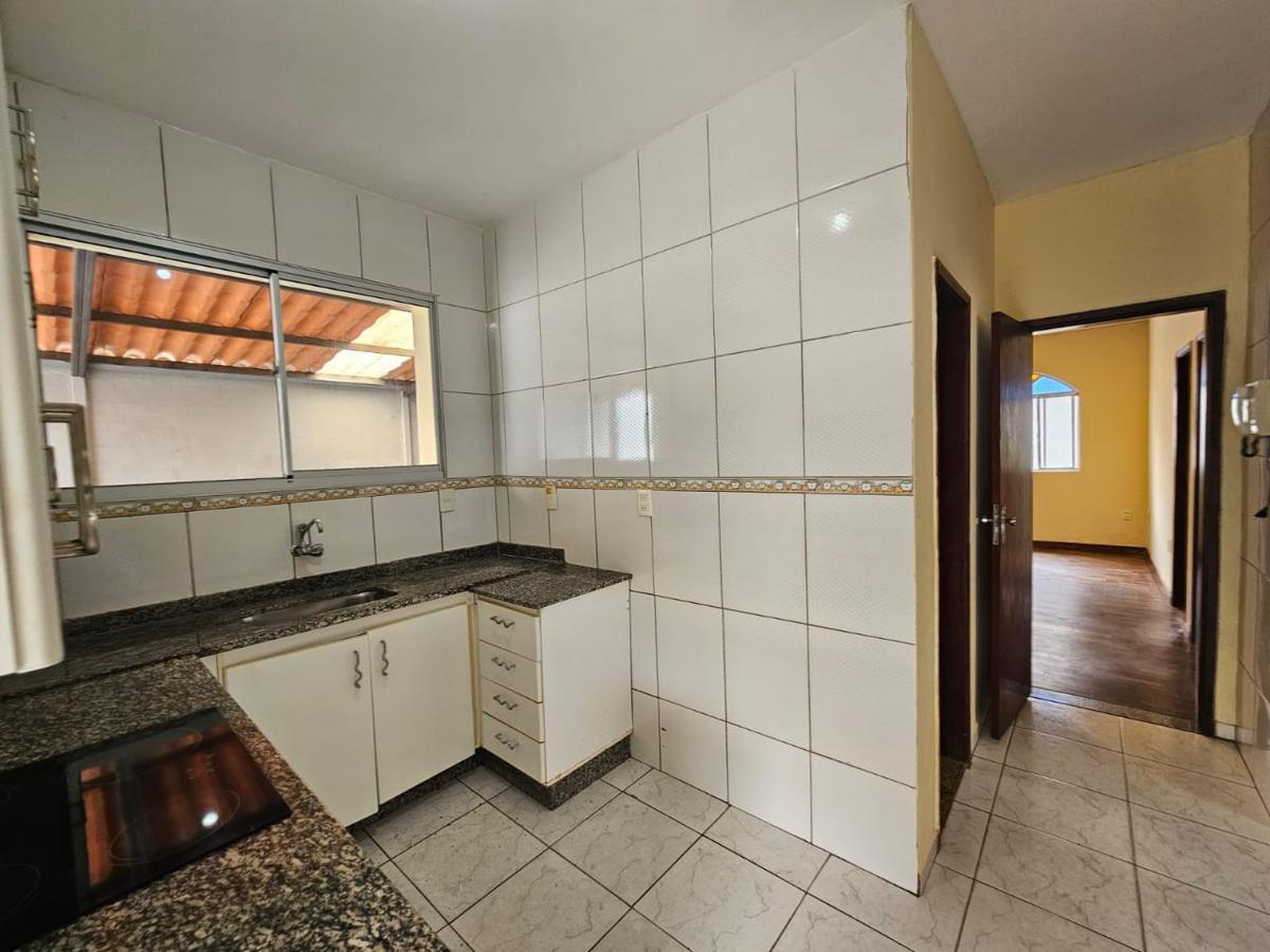 Casa, Santa Cruz, 3 Quartos, 5 Vagas, 1 Suíte