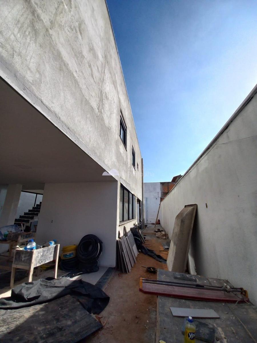 Casa, Trevo, 4 Quartos, 3 Vagas, 3 Suítes