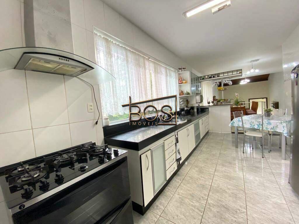 Casa, Casa Branca, 5 Quartos, 20 Vagas, 4 Suítes