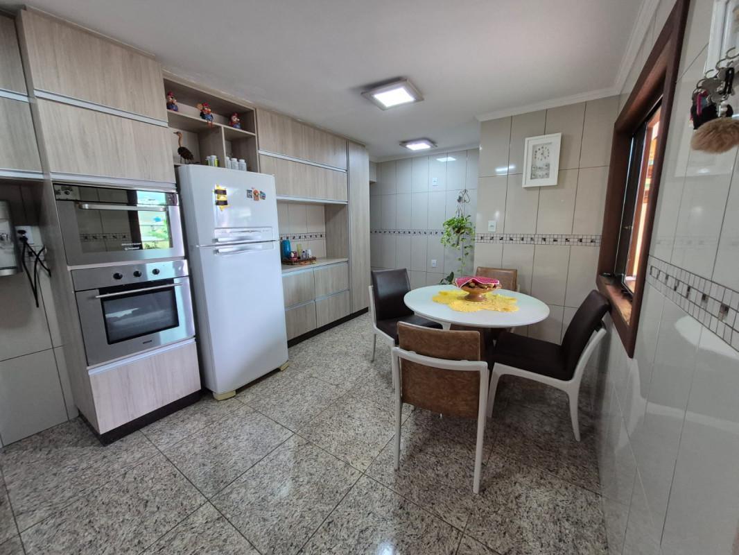 Casa, Eldorado, 3 Quartos, 4 Vagas, 1 Suíte