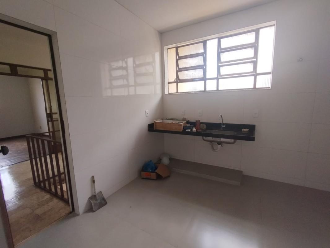 Casa, Cachoeirinha, 4 Quartos, 2 Vagas, 2 Suítes