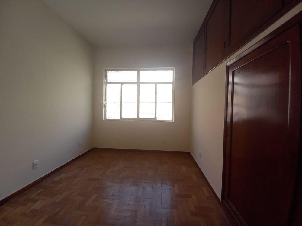 Prédio, Centro, 4 Quartos, 0 Vaga
