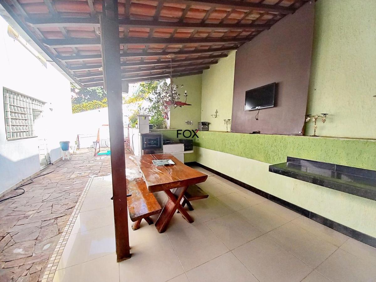 Casa, Santa Lúcia, 5 Quartos, 4 Vagas, 2 Suítes