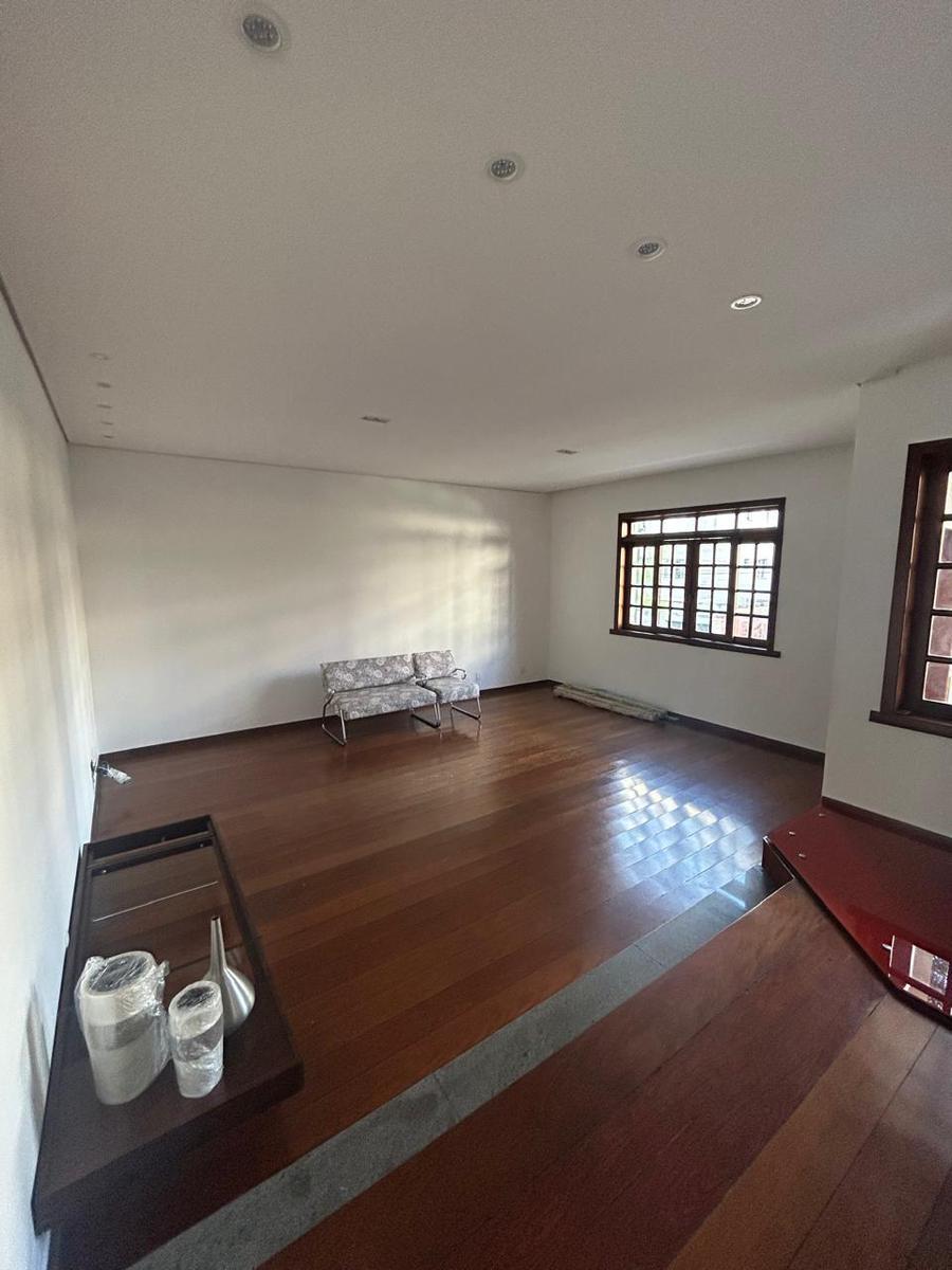 Casa, Castelo, 4 Quartos, 2 Vagas, 1 Suíte