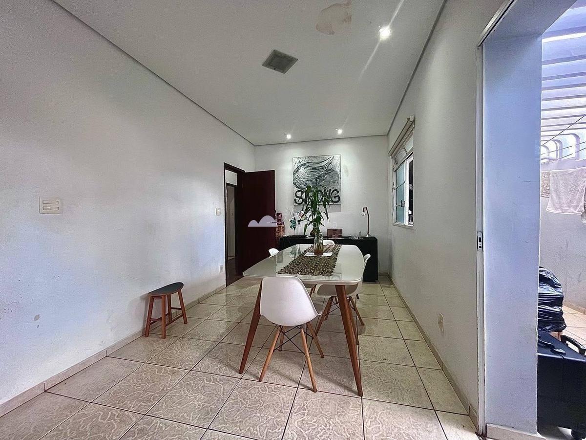 Casa, Santa Branca, 3 Quartos, 4 Vagas, 1 Suíte