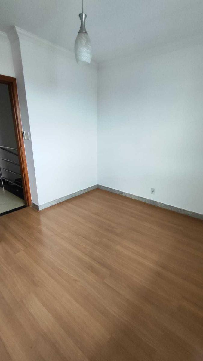 Casa, Cabral, 3 Quartos, 2 Vagas, 1 Suíte