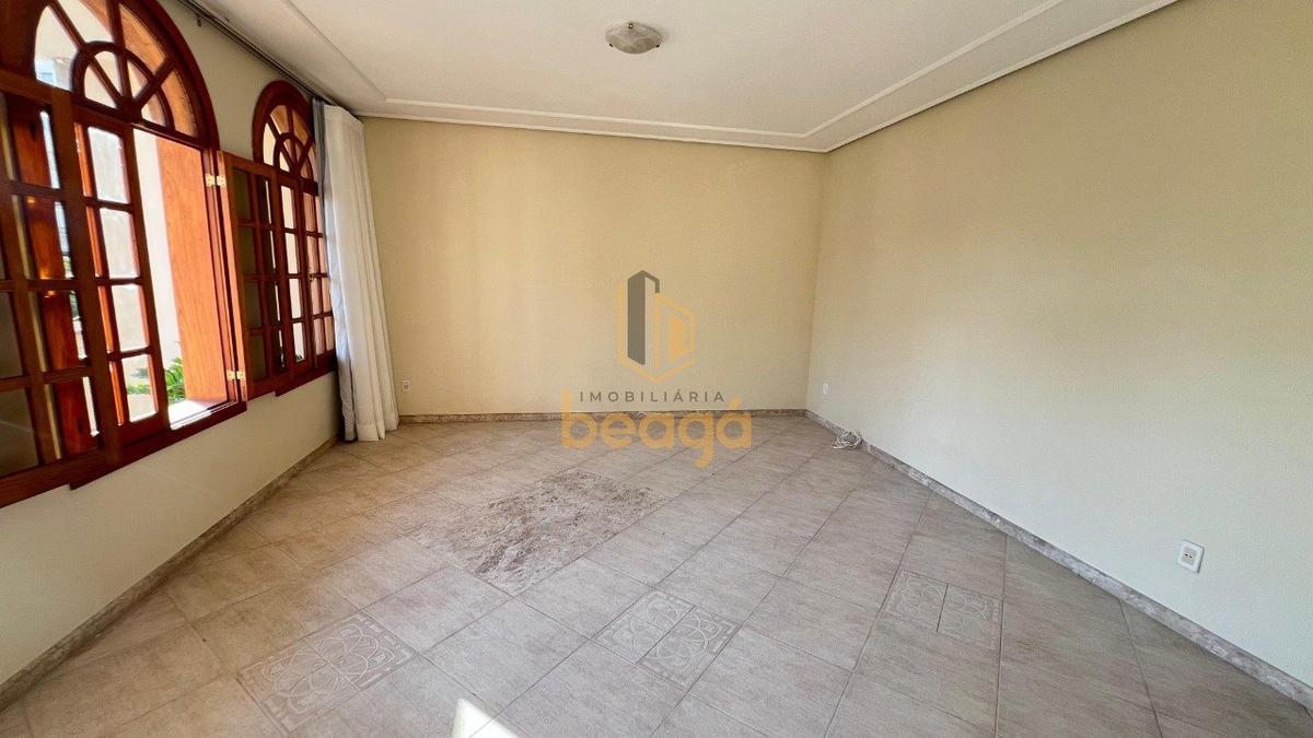 Casa, Castelo, 4 Quartos, 6 Vagas, 1 Suíte