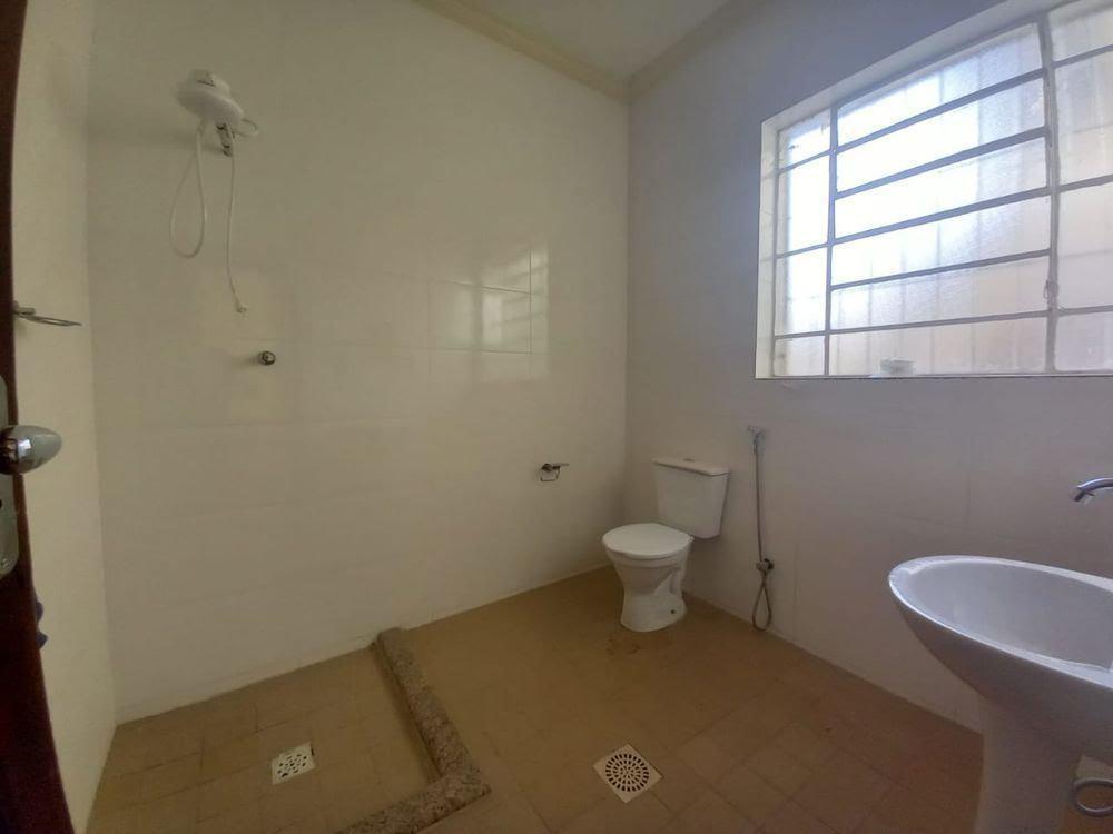Prédio, Centro, 4 Quartos, 0 Vaga