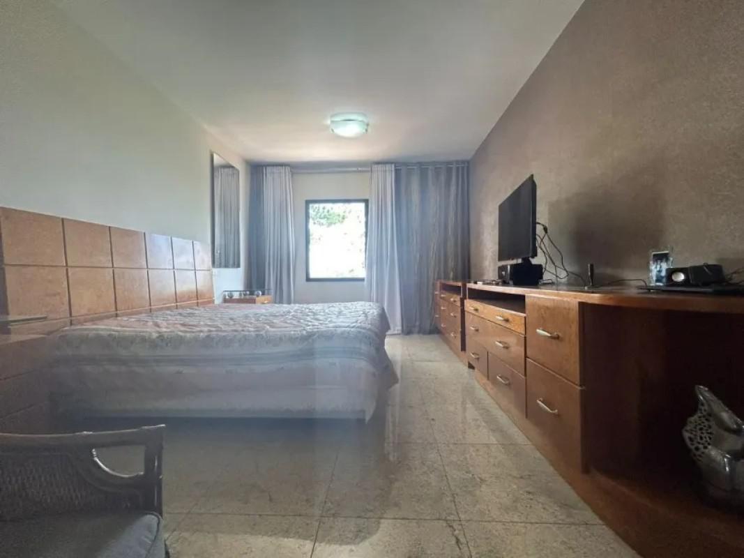 Casa, Centro, 4 Quartos, 5 Vagas, 1 Suíte