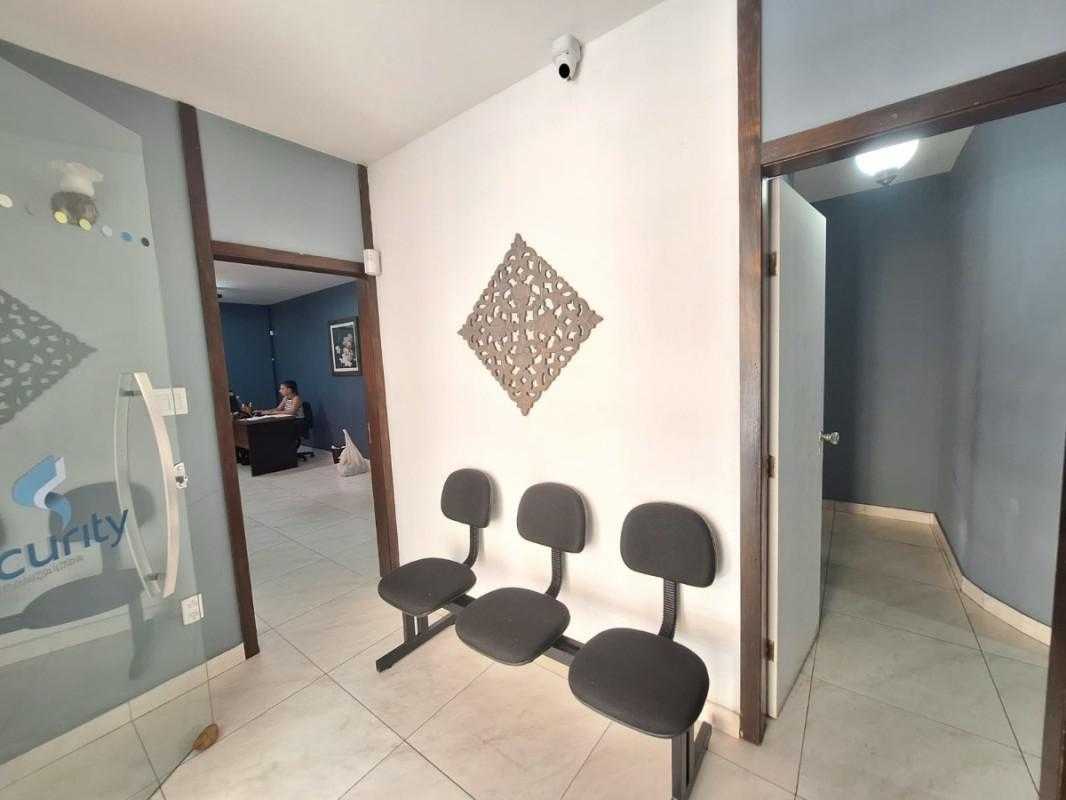 Casa Comercial, Floresta, 5 Quartos, 4 Vagas, 1 Suíte