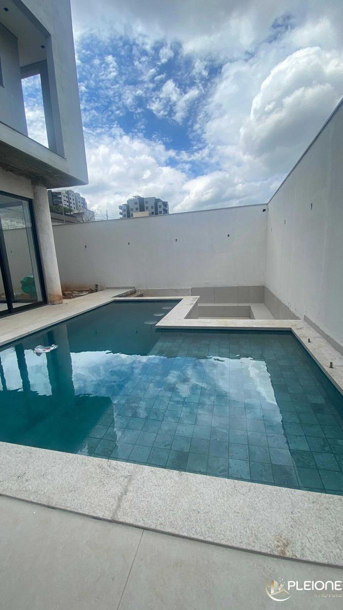 Casa, Tropical, 3 Quartos, 4 Vagas, 3 Suítes