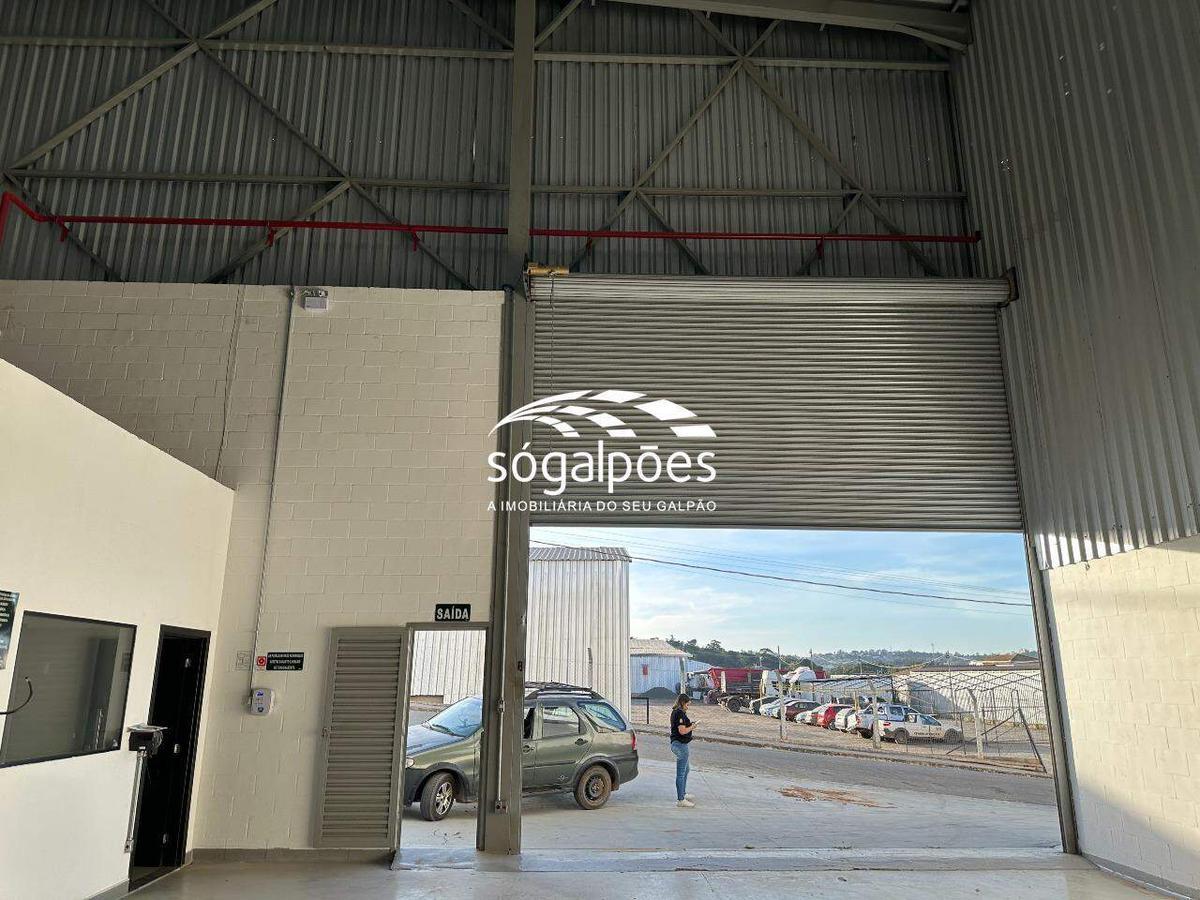 Galpão, Bandeirinhas, 3 Vagas