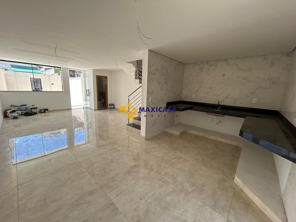 Casa, Santa Branca, 3 Quartos, 4 Vagas, 1 Suíte