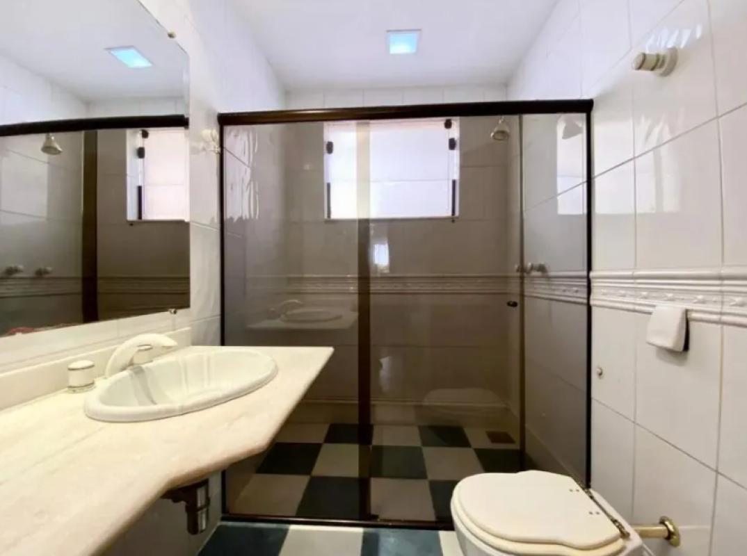 Casa, Castelo, 4 Quartos, 6 Vagas, 1 Suíte