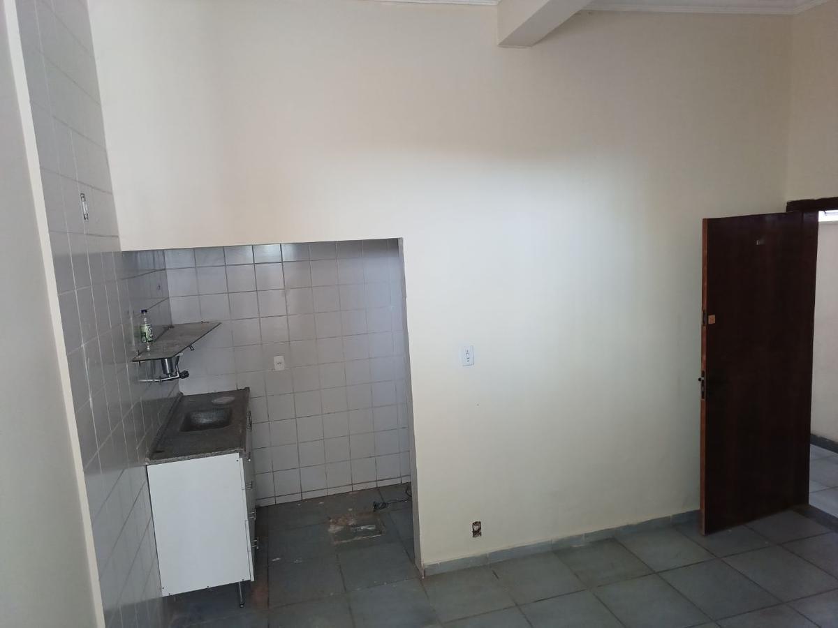 Quitinete, Santa Cruz, 0 Quarto, 0 Vaga