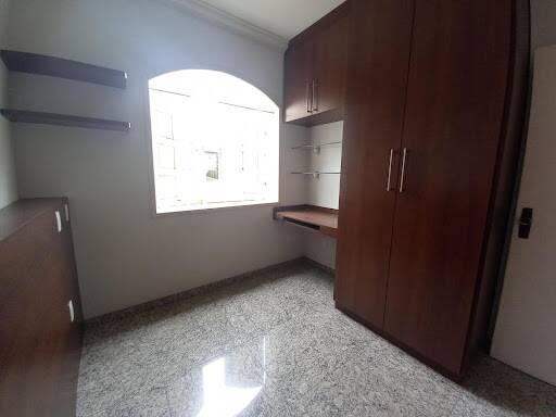 Casa, Centro, 3 Quartos, 0 Vaga, 1 Suíte