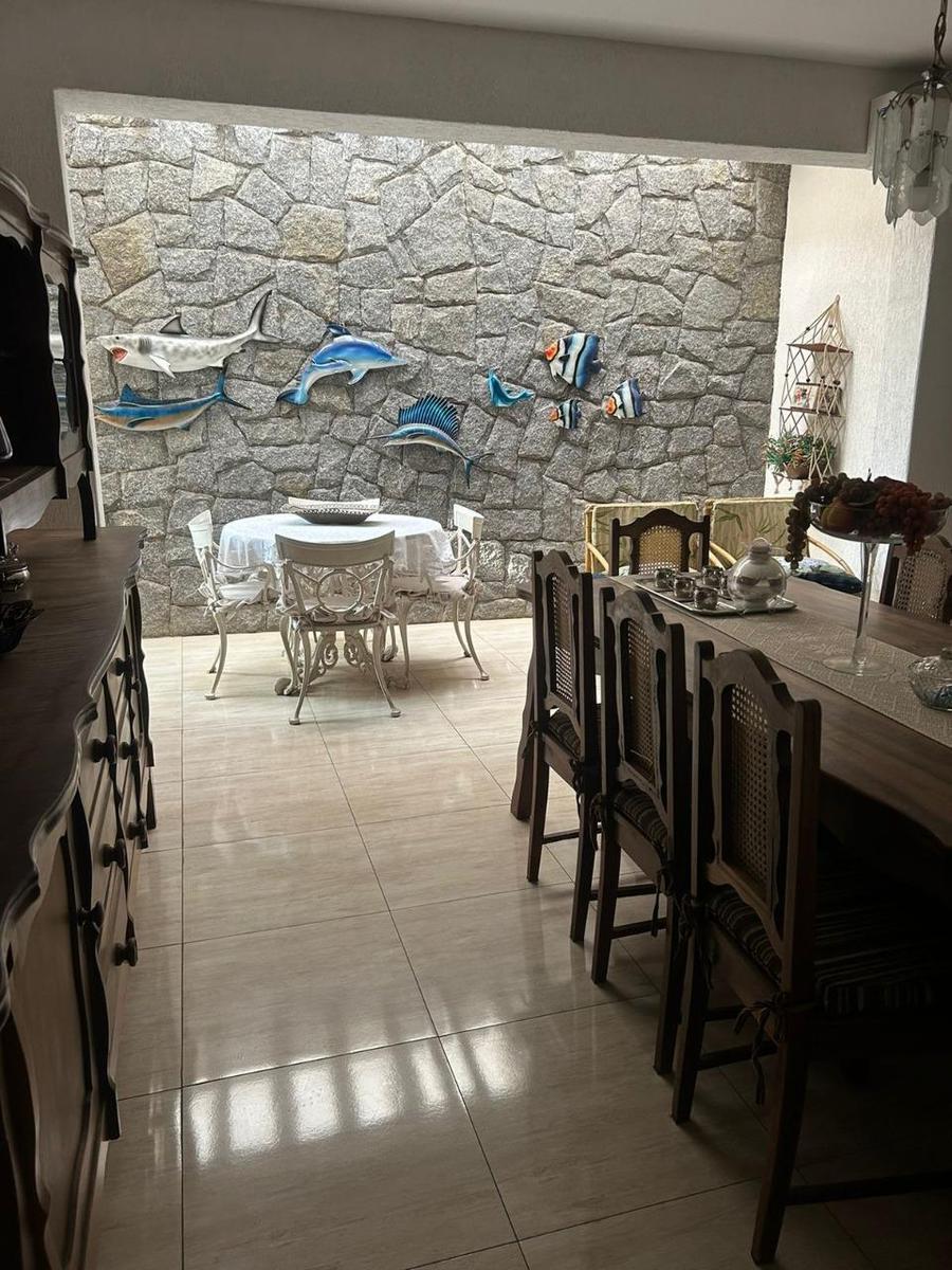Casa, Centro, 5 Quartos, 0 Vaga, 3 Suítes