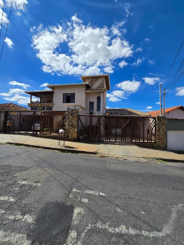 Casa, Alípio de Melo, 8 Quartos, 6 Vagas, 3 Suítes