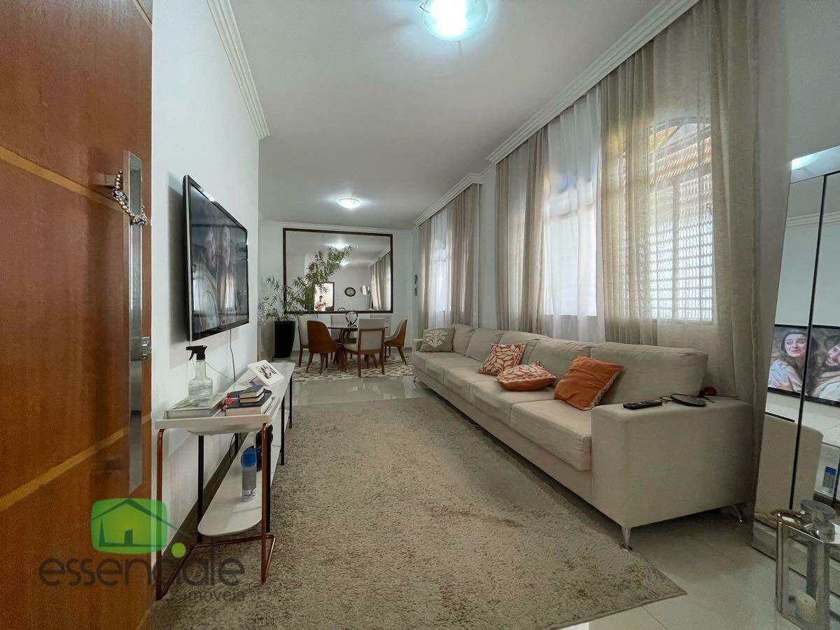 Casa, Santa Cruz Industrial, 3 Quartos, 5 Vagas, 1 Suíte