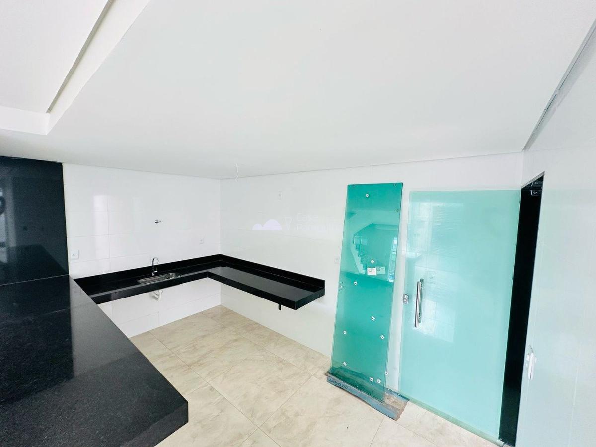 Casa, Candelária, 3 Quartos, 2 Vagas, 1 Suíte