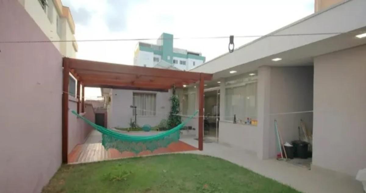 Casa, Sagrada Família, 4 Quartos, 2 Vagas, 2 Suítes