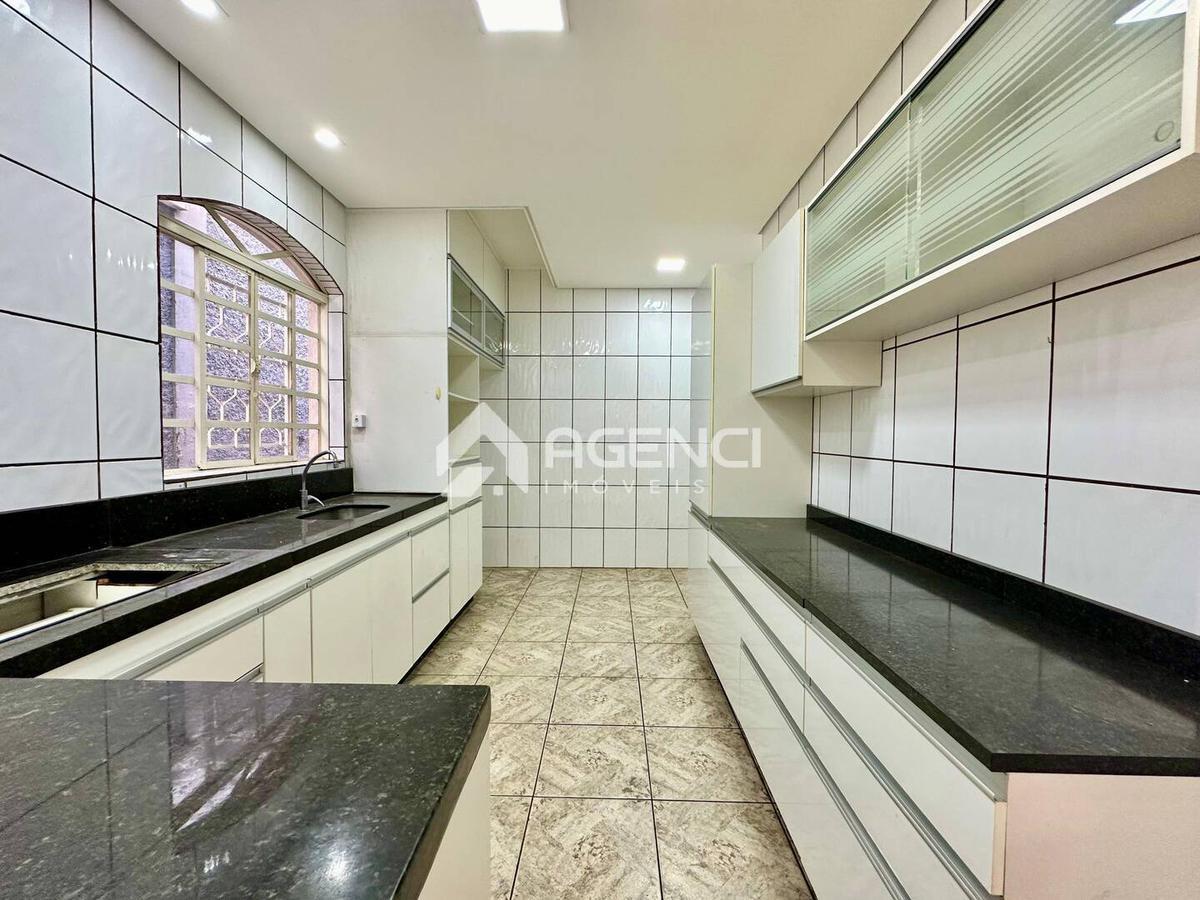 Casa, Parque Xangri-lá, 4 Quartos, 0 Vaga, 1 Suíte