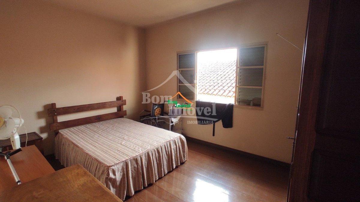 Casa, Centro, 3 Quartos, 3 Vagas, 1 Suíte