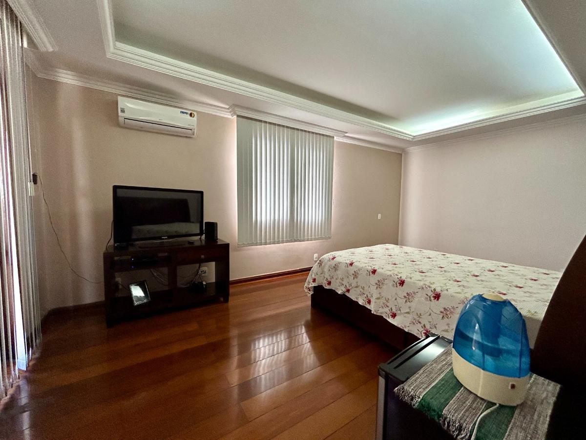 Casa, Castelo, 4 Quartos, 4 Vagas, 1 Suíte