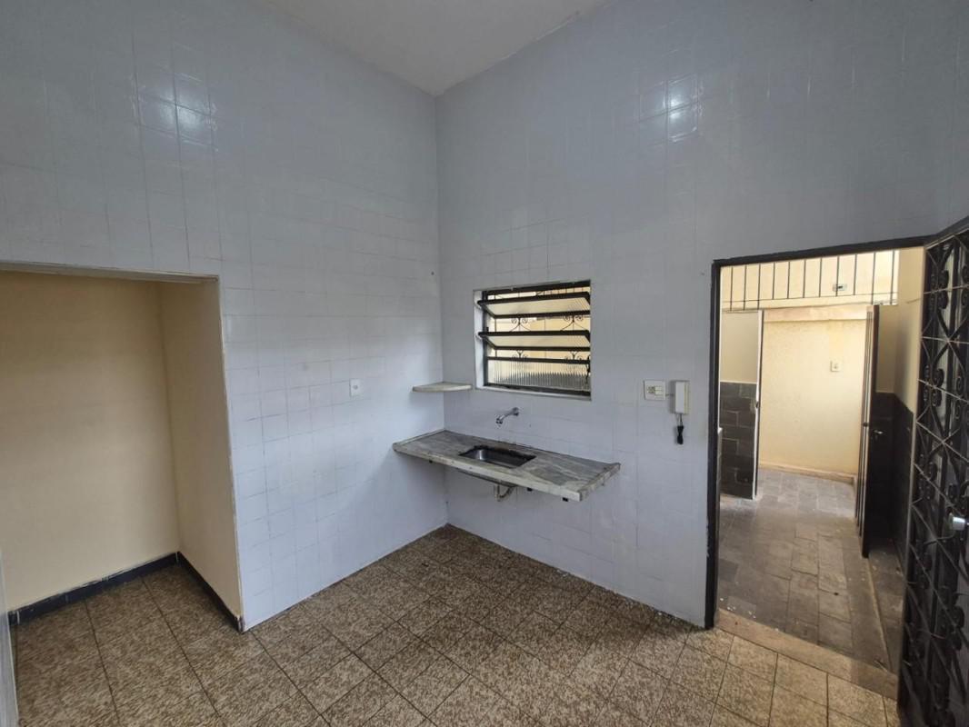 Prédio, Das Industrias I (barreiro), 14 Quartos, 0 Vaga