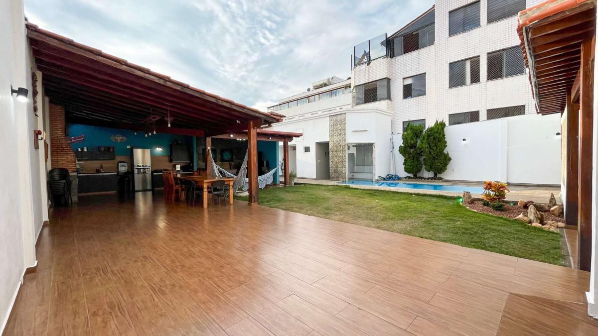 Casa, Castelo, 5 Quartos, 3 Vagas, 1 Suíte