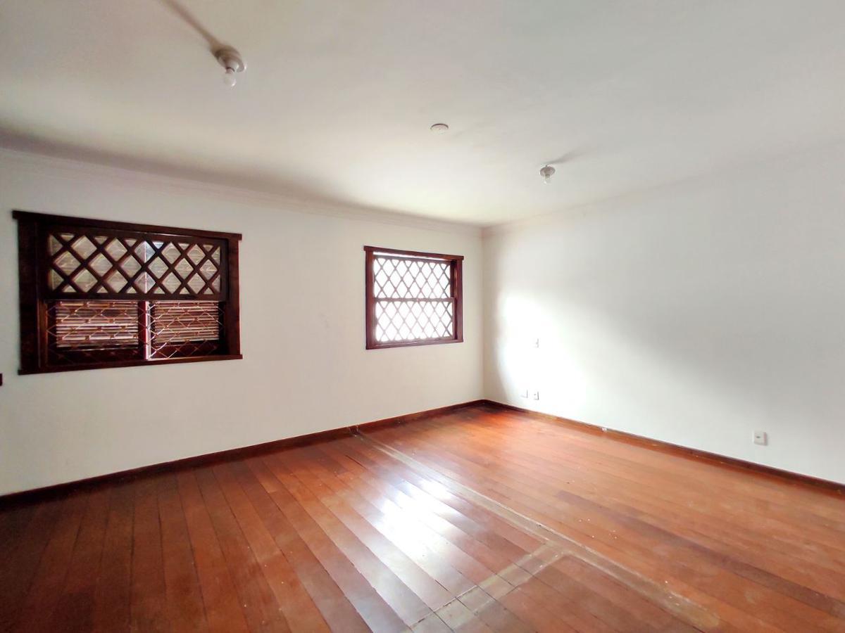 Casa Comercial, São José, 6 Quartos, 4 Vagas, 2 Suítes