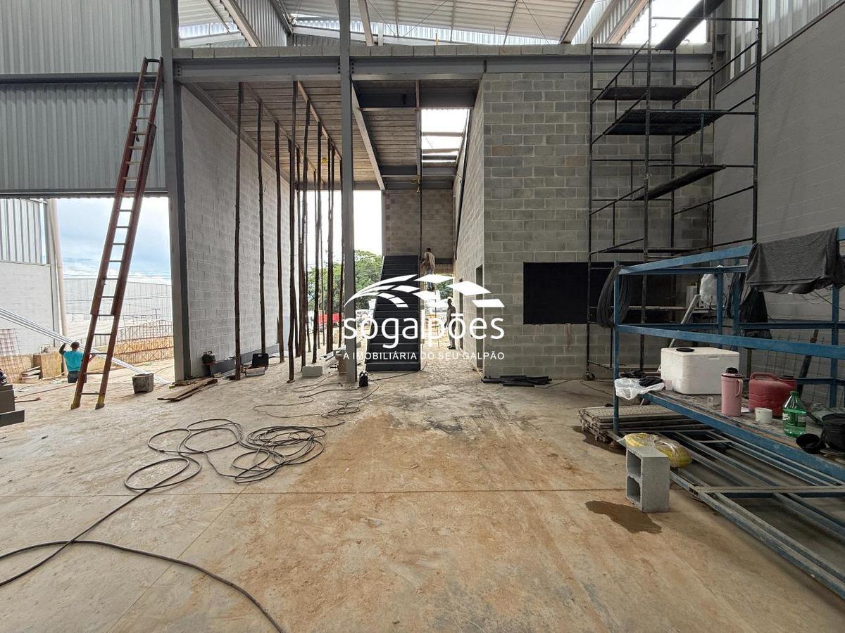 Galpão, Bandeirinhas, 17 Vagas