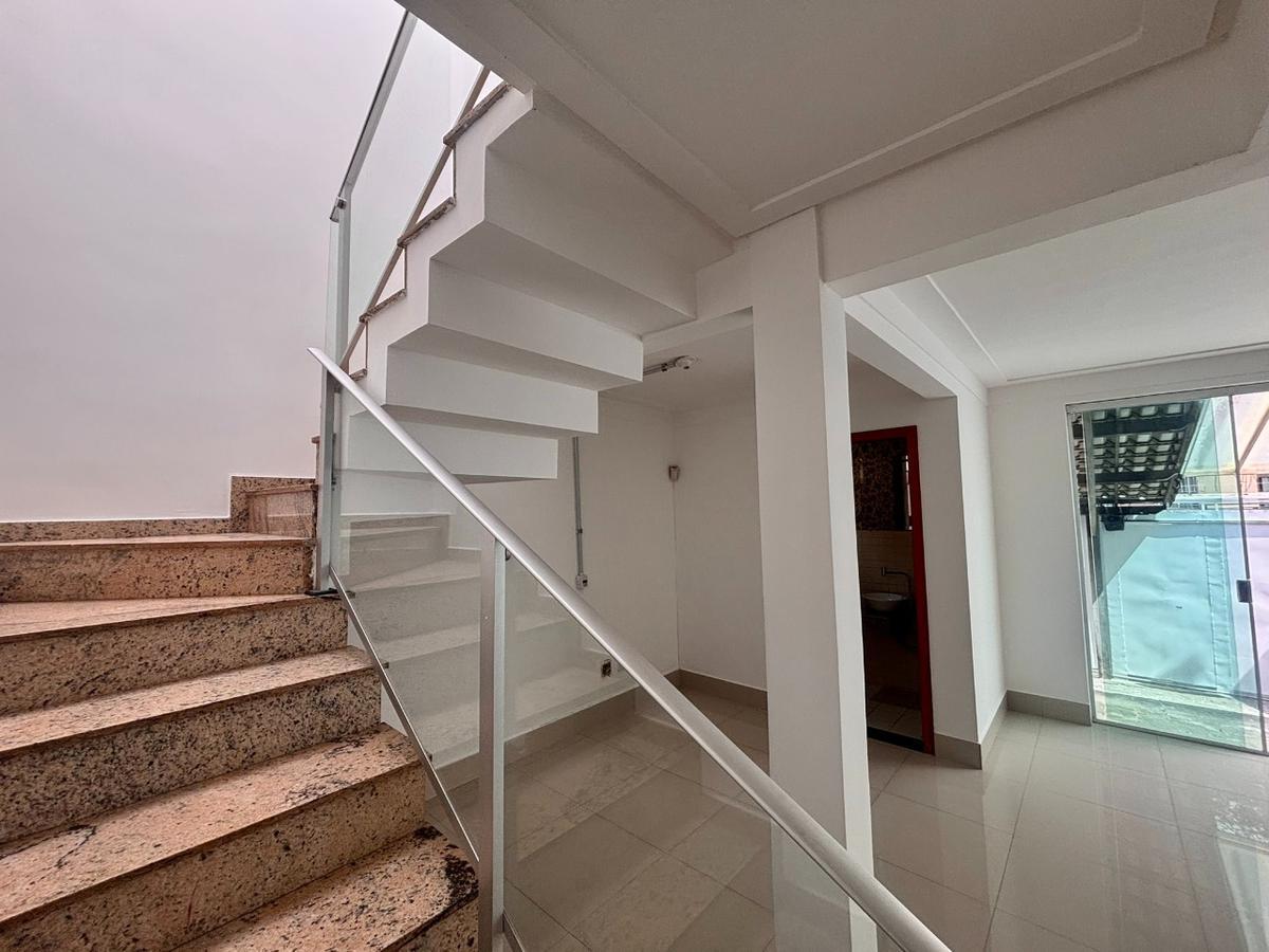 Casa, Castelo, 3 Quartos, 2 Vagas, 1 Suíte