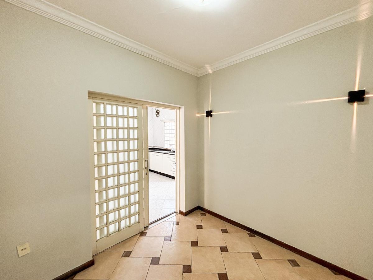 Casa, Três Barras, 5 Quartos, 2 Vagas, 1 Suíte