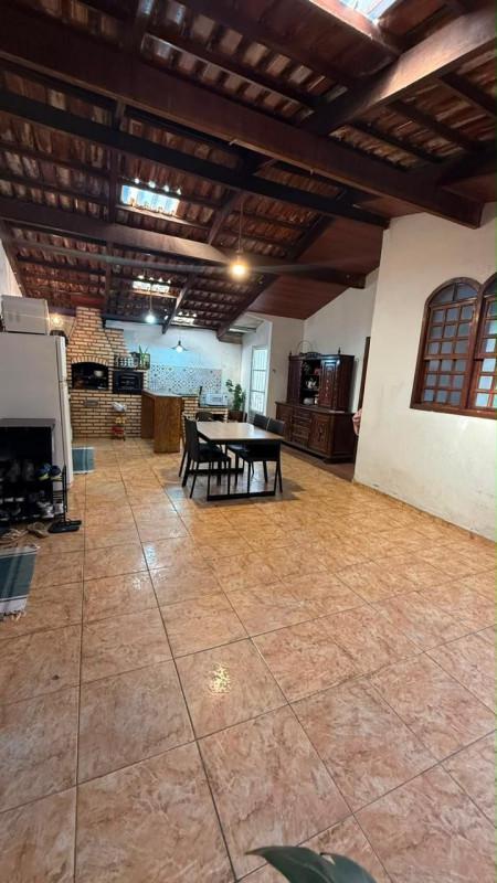 Casa, Centro, 3 Quartos, 2 Vagas, 1 Suíte