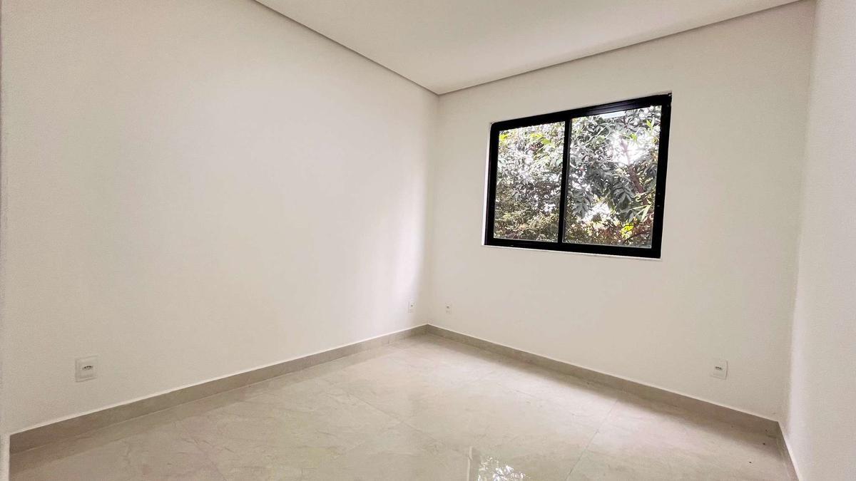 Casa, Santa Branca, 3 Quartos, 2 Vagas, 1 Suíte