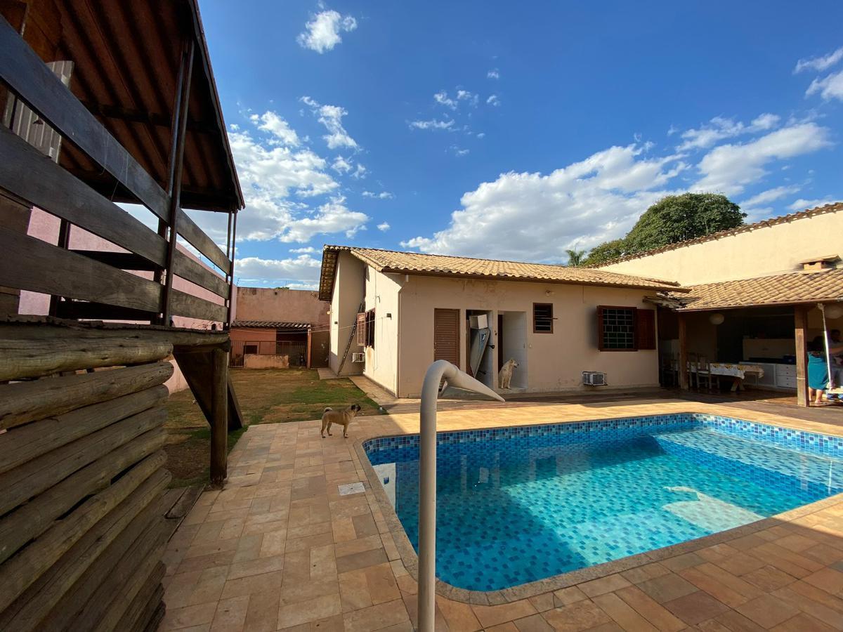 Casa, Braúnas, 3 Quartos, 7 Vagas, 3 Suítes