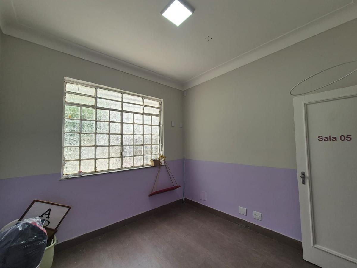 Casa, Funcionários, 5 Quartos, 2 Vagas, 1 Suíte