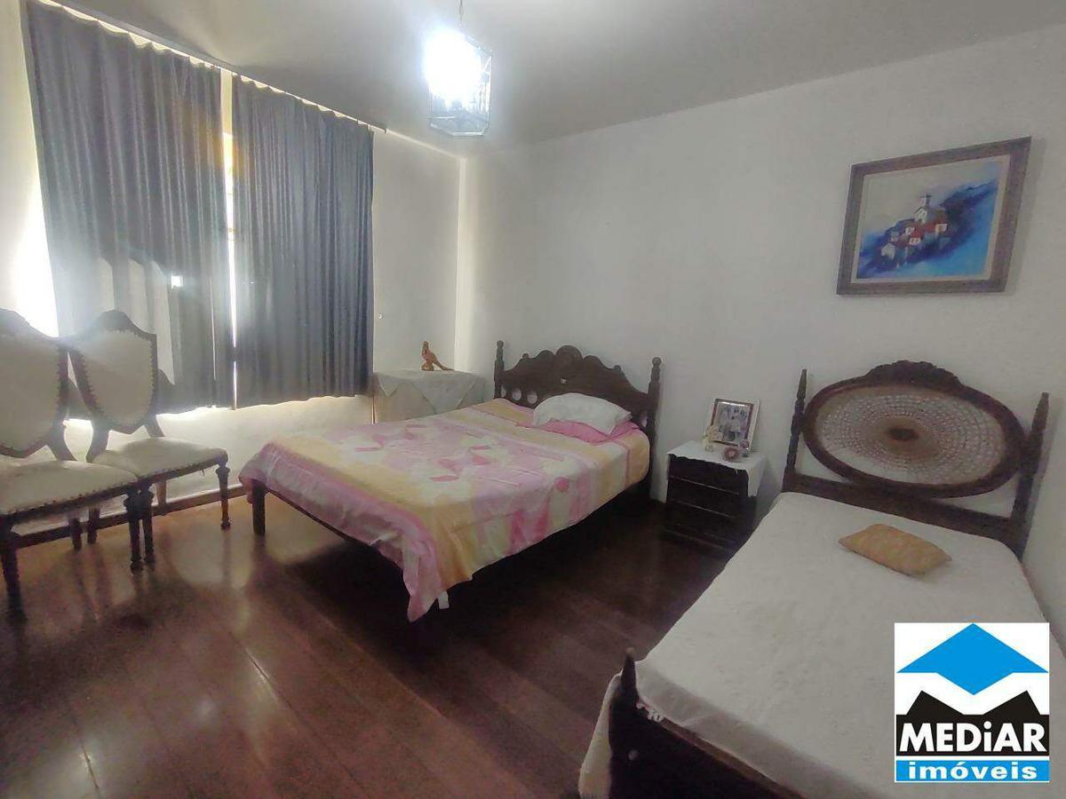 Casa, Colégio Batista, 6 Quartos, 4 Vagas, 1 Suíte