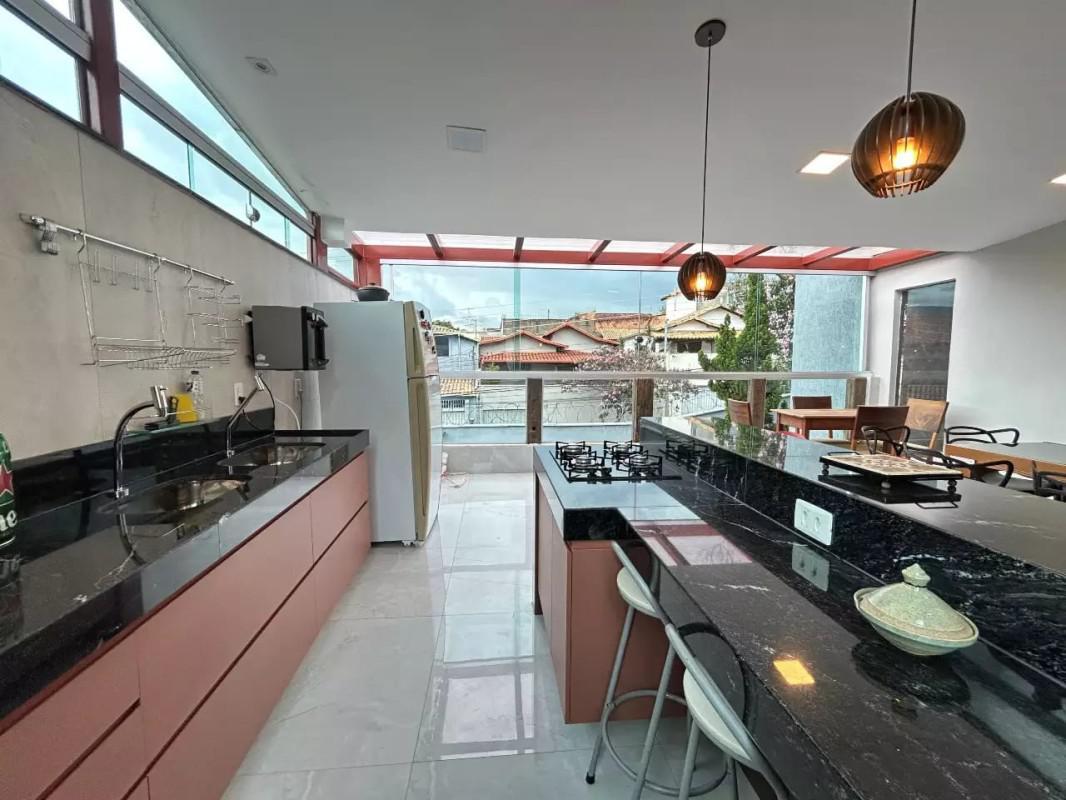 Casa, Teixeira Dias, 3 Quartos, 5 Vagas, 1 Suíte