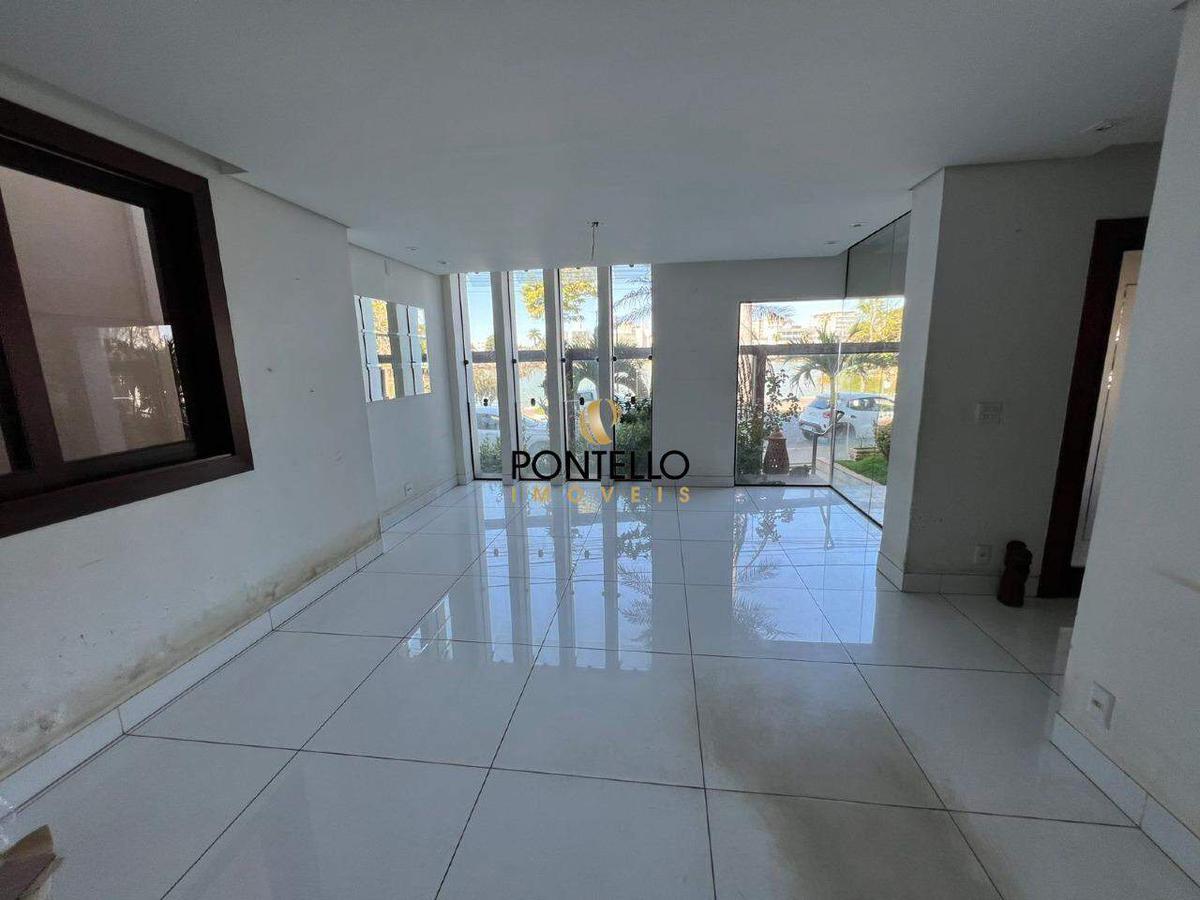 Casa, Centro, 7 Quartos, 0 Vaga, 3 Suítes