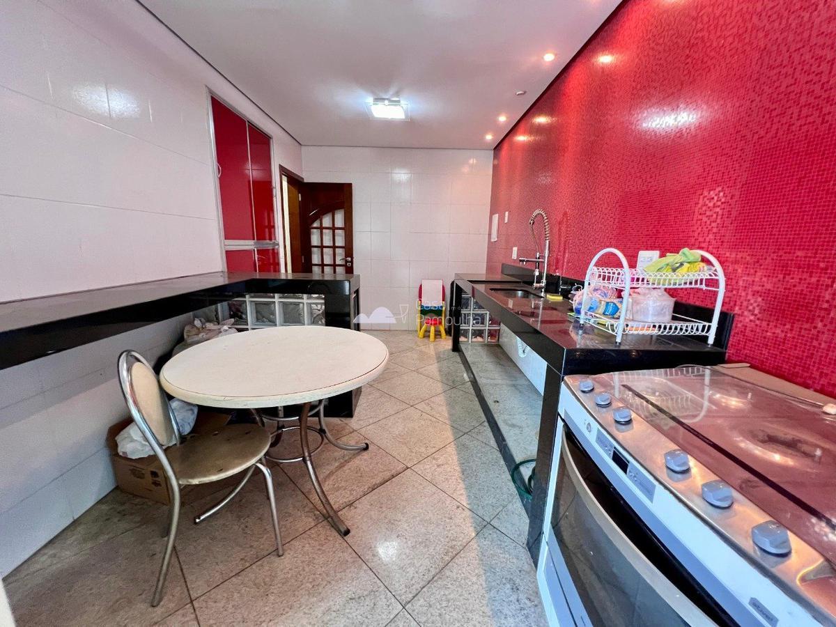 Casa, Trevo, 4 Quartos, 5 Vagas, 2 Suítes
