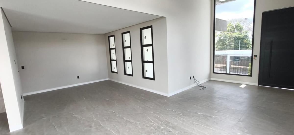 Casa, Trevo, 4 Quartos, 4 Vagas, 2 Suítes