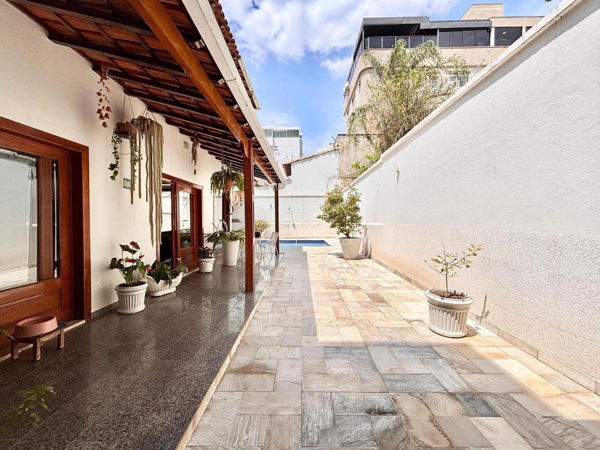 Casa, Castelo, 5 Quartos, 6 Vagas, 2 Suítes