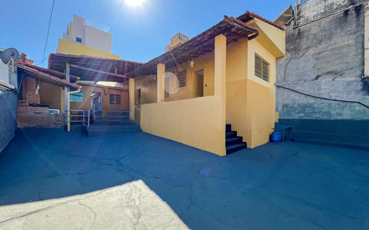 Casa, Sagrada Família, 2 Quartos, 3 Vagas, 2 Suítes