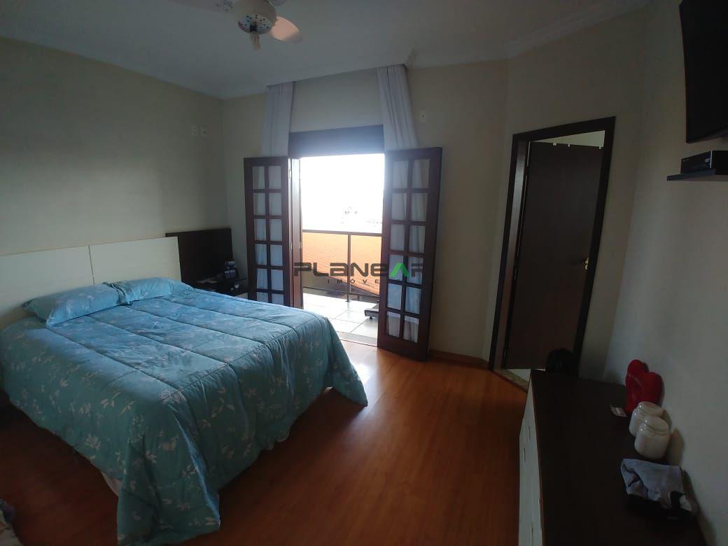 Casa, Jardim Riacho das Pedras, 4 Quartos, 8 Vagas, 1 Suíte